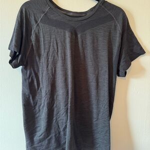 Asics Heathered Black/Gray Short Sleeve Tee